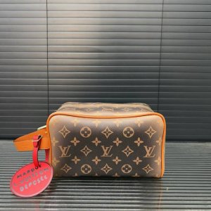 Louisvuitton Lv cosmetic bag, toiletry bag, classic and versatile clutch, real s