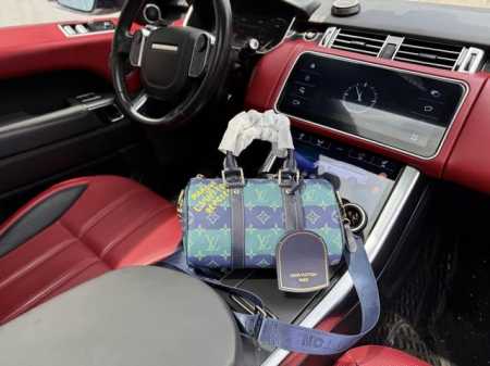 A new high-end Louis Vuitton LV shoulder bag. This Louis Vuitton shoulder bag, M - Click Image to Close