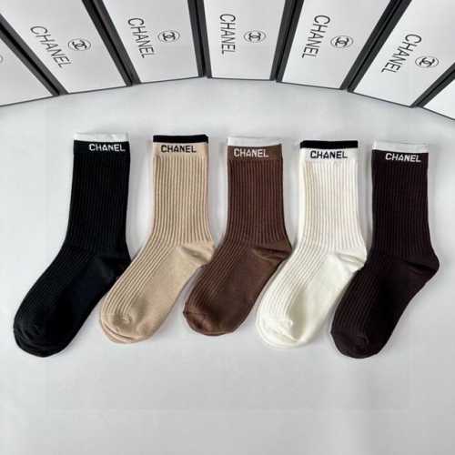 Special packaging from the boutique! Chanel's new mid-calf slouch socks! Five pa