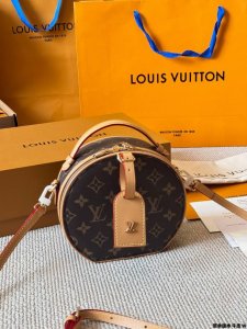 Original version of the leather Lv round bag round bag classic hat box transform