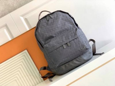 Original single running volume Issey Miyake Bao Bao Size: 42*34*18 Kuro backpack