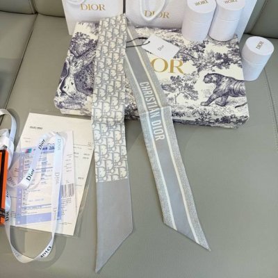 New Letter D This Dior Montaigne Mitzah scarf is inspired by the address of the