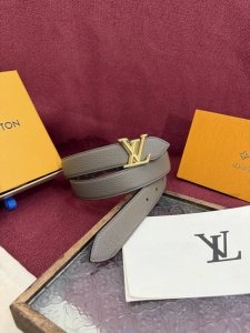 Lv Flowergram 30Mm belt boasts an exquisite design, combining versatility with a