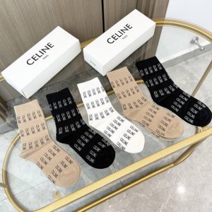 Comes with packaging. One box contains four pairs of Celine high-quality, super
