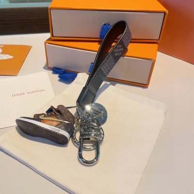 Lv Classic old flower chess keychain keychain joint Nike mini shoe pendant fashi