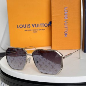 louis Vuitto*Model Z1316 Size 61 Mouth 14-145
