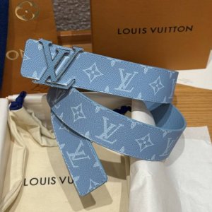 - Lvjia Men's Double-Sided Belt DDD. This double-sided belt cleverly combines M