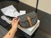 Comes with a folding box Celine's new saddle bag is here~ This new wave of sadd
