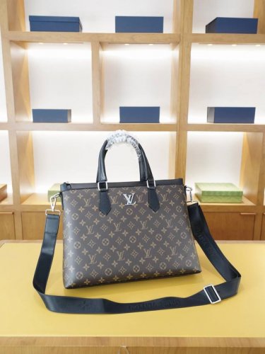 Lv Louis Vuitton official website synchronized high version of the handheld cros