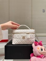 Qixi Festival gift box with pendant Chanel 25P new small C buckle LP lunch box