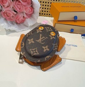 Lv Louis Vuitton frog earphone bag bag pendant can hold lipstick Bluetooth earph
