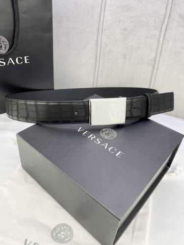 Width 4.0 Cm Versace This Stylish Deer Leather Belt Is Crafted From Soft Calfski