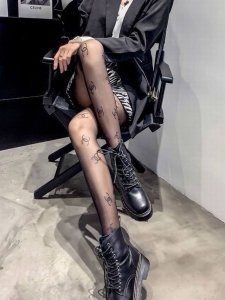 comes with packaging One box contains one pair of Chanel's popular double C pri