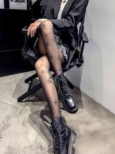 comes with packaging One box contains one pair of Chanel's popular double C pri