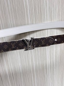 Lv The Mini Flowergram double-sided belt is made of stitched leather and Monogra