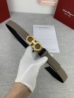 Ferragamo for women, size 2.5cm. Signature Gancini logo, leather belt. Versatil