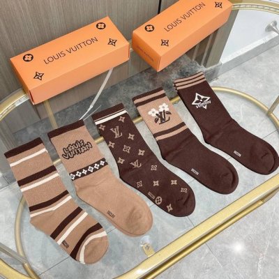 A box of five pairs of Louis Vuitton (LV) hot-selling stockings, high-quality ve