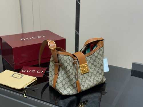 with box Gucci Padlock shoulder bag Burning! This color combination is so beaut