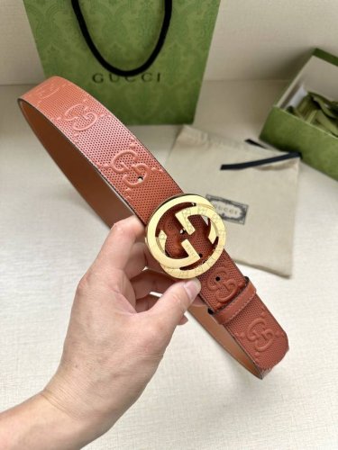 Gucci Width 4.0cm This piece connects the brand's past and future, reinterpretin