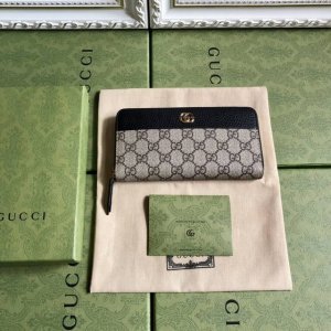 This premium Gucci product features imported leather and imported threads. The