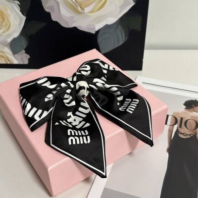 Special counter packaging Miumiu Miu Miu latest bow vintage hairpin Trust me! Th