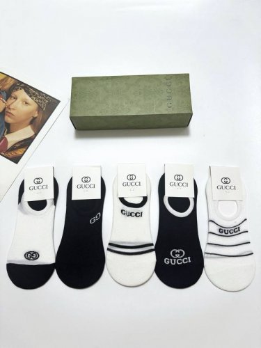 comes with packaging. DDD. 5 pairs per box. DDD. Gucci's classic logo cotton me