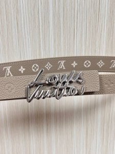 New seasonal style, 3.0mm wide, one side khaki embossed imported cowhide, the o