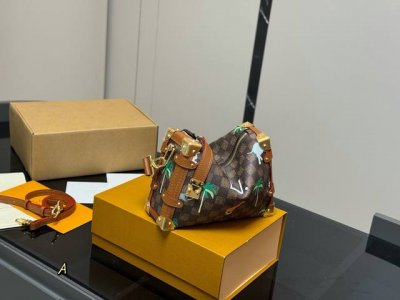 with folding box Size: 23*16Cm Super time and space hit Lv King bomb new bag Gu