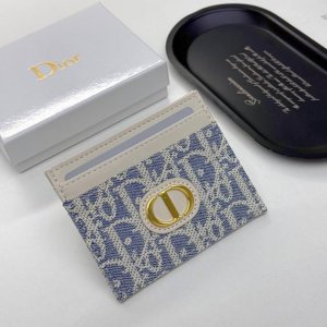 Dior D46 Color: Creamy White Size: 10*7.5 The latest model is now available at D