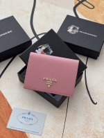 Women's short clip in the same color with large letters, model 1Mv204, made of