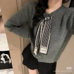 New D letter This Dior Montaigne Mitzah scarf is inspired by the address of the