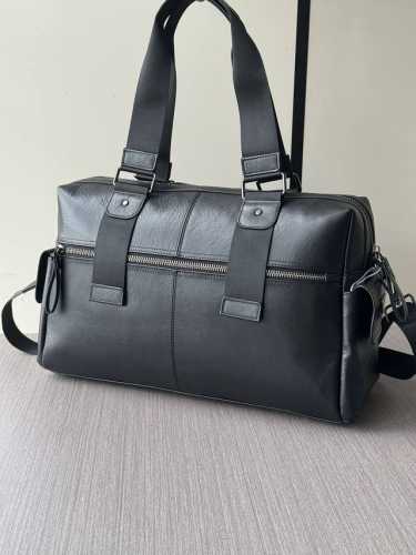 The latest and hottest Prada travel bags from top-tier counters are shipping in