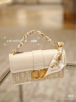 Official synchronization of the new Dior ribbon headband This Mitzah scarf is ca