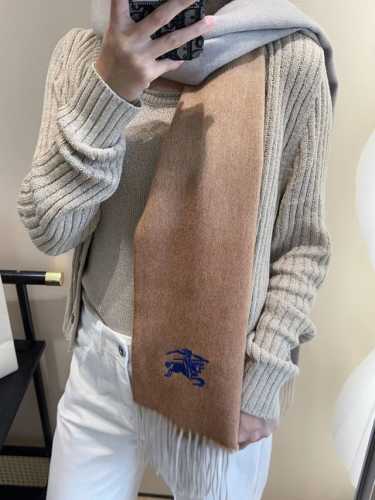 Family perk is here!! Burberry high-end heavyweight men's scarf! Highly recommen