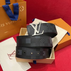 A new belt for trendy men. LV New. 4cm wide. Made of custom canvas. Made of pur