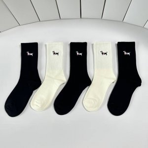Special packaging, brand new embroidered puppy mid-length slouch socks! Five pai