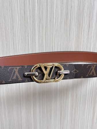 This season's newest design features a belt crafted from luxurious calfskin and - Click Image to Close
