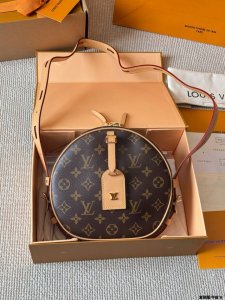 Replica Cowhide and All-Steel Latest Soft Round Bag LV Boite Chapeau Collection