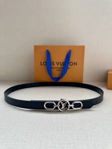 2.0W This Lv Iconic Double-Sided Belt Features A Slim Silhouette For The New Sea