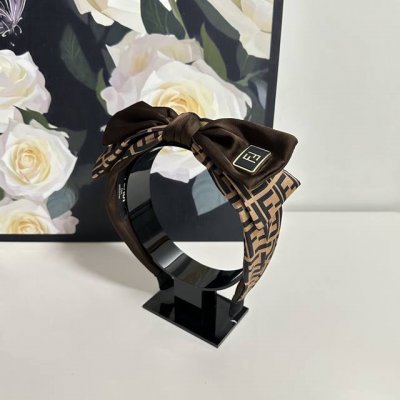 Special counter packaging Fendi Fendi's latest Ff headband Little fairies hurry
