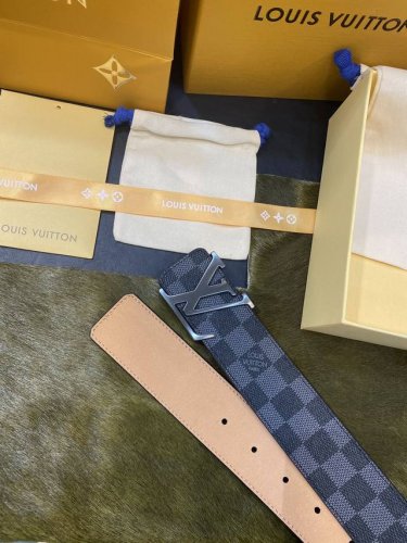 Belt, Louis Vuitton Classic Style, Sandalwood Sole, 4.0 cm. Special design, simp