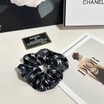 Special packaging Chanel Chanel classic silk hair band looks great on the head o