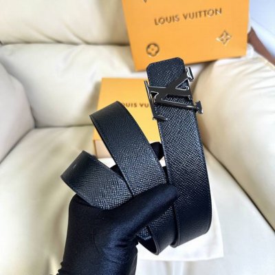 L0Uis Vuitt0NOriginal belt from Donkey Kong. Width 35mm. One side of the belt is