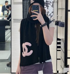 Highly Recommended: Chanel Autumn/Winter New Cashmere Scarf. Made from the fines