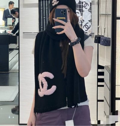 Highly Recommended: Chanel Autumn/Winter New Cashmere Scarf. Made from the fines