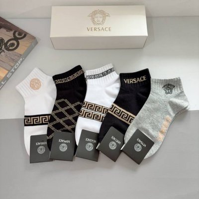 Comes with packaging, one box contains five pairs of Versace socks for men and