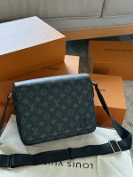 With boxSize: 25*20cm L's new black flower men's bag! Top quality messenger bagN