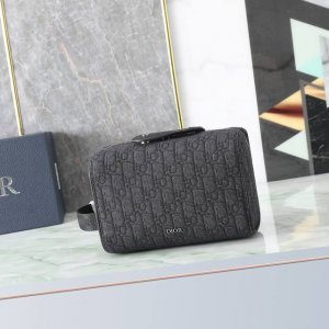 Dior Lingot toiletry bag in beige and black Oblique print. Code: 2Adca418Yky_H27