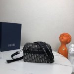 The most premium version on the market, welcome to compare Safari Messenger Bag