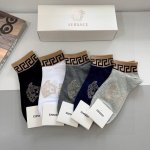 comes with packaging, one box contains five pairs of DDD. Versace, a European a